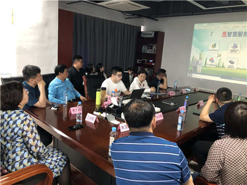 哈爾濱市香坊區(qū)政府領導一行11人蒞臨我公司參觀考察